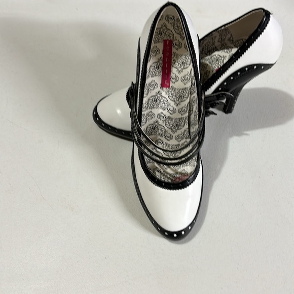 2 pairs of heels - Picture 3 of 5